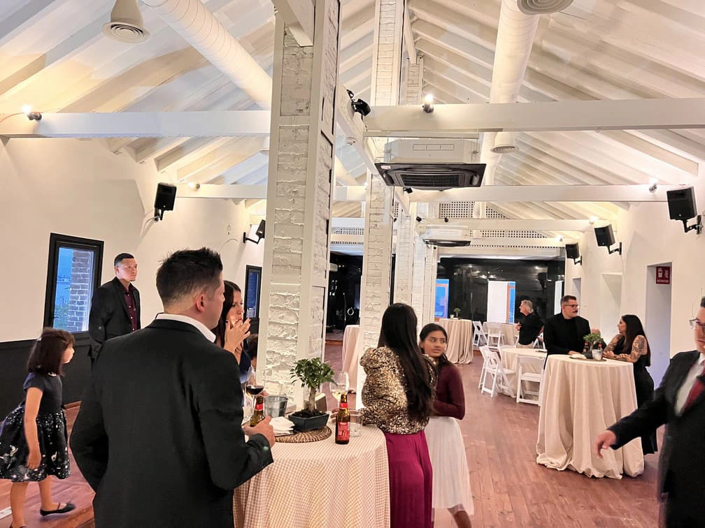 Montaje de mesa en Sala 18