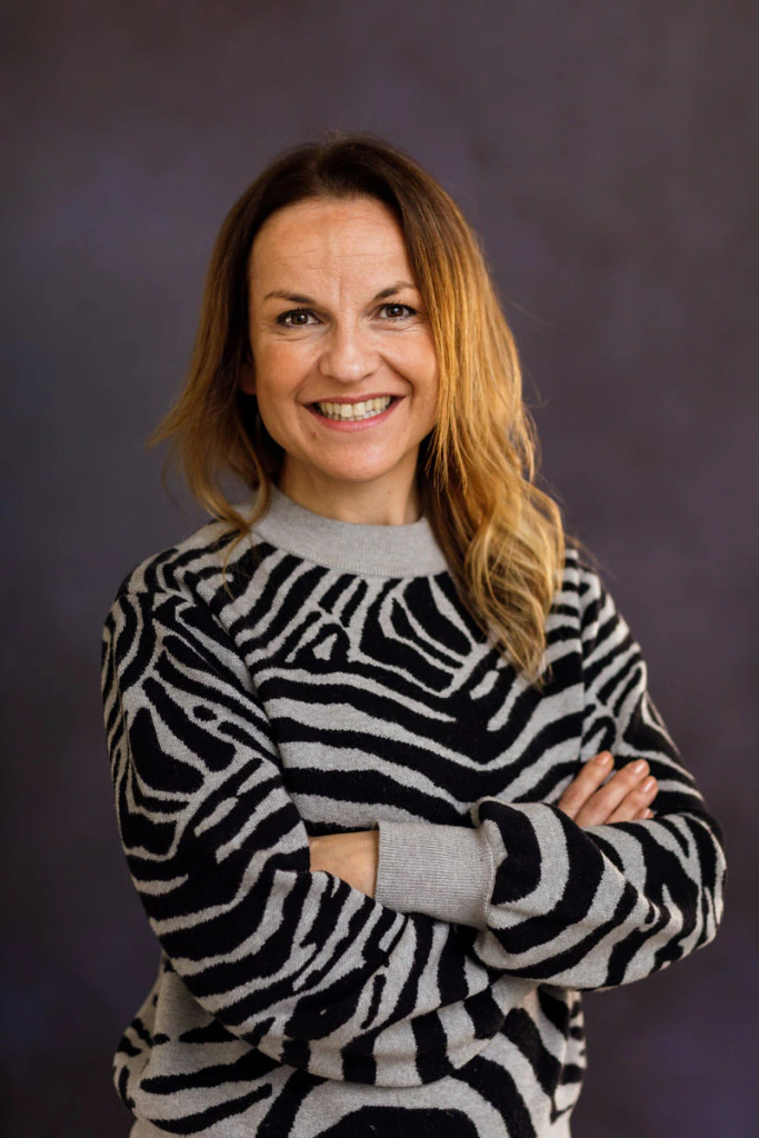 LAURA - RESPONSABLE CORPORATIVO